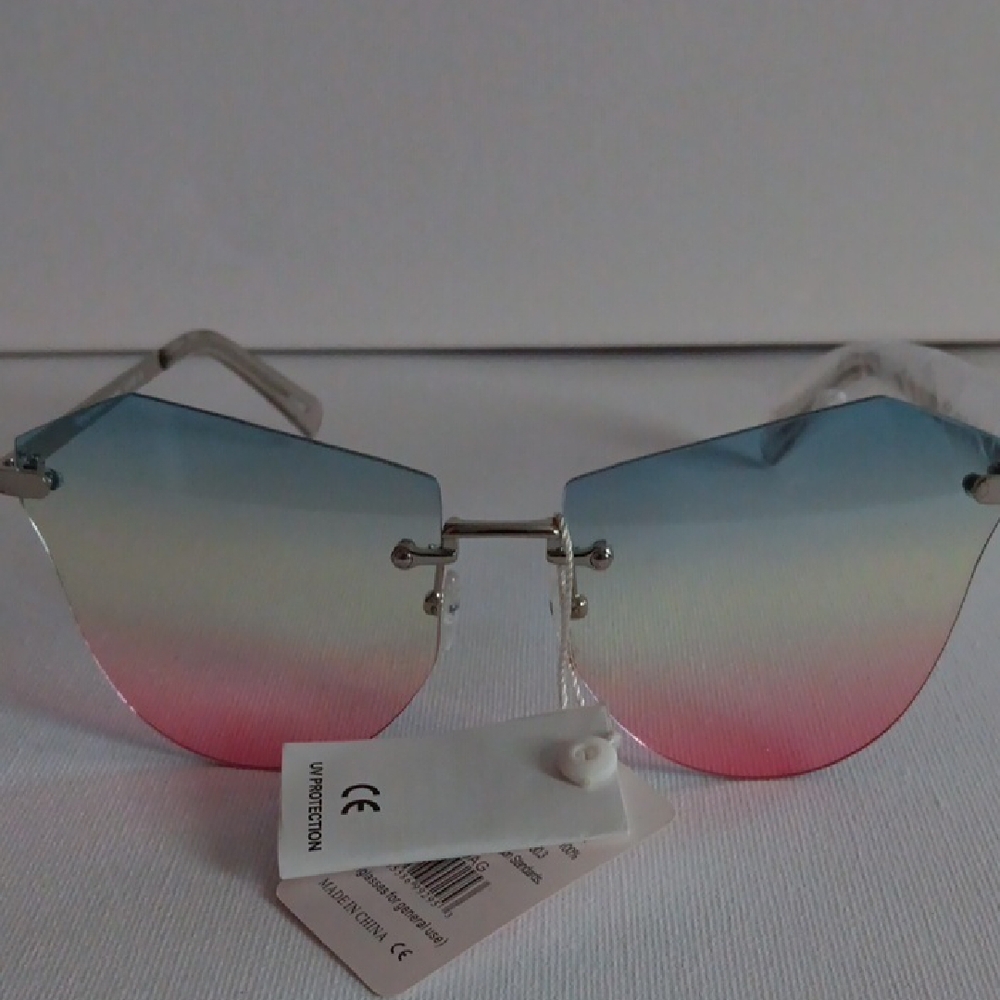 Gradient Blue Pink Rimless Sunglasses